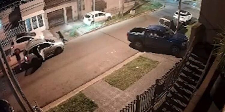 Un ladrón murió atropellado en La Matanza, tras intentar robar el auto de un hombre que lo embistió: la Policía detuvo a uno de los cómplices