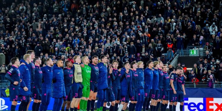 Volvió a jugar la Champions después de 34 años y tiene dos entrenadores: el sorpresivo equipo que le empató 3-3 al Bayern Munich