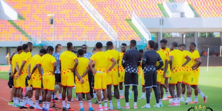 Selección: Burkina Faso subió al avión sin muchas de sus figuras y ya está en viaje rumbo a Argentina
