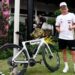 Insólito: Bottas contó su viaje de Malasia a Singapur en bicicleta y esquivando serpientes