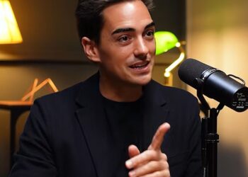 Javi Llinares, asesor financiero: «Si un chaval de 25 años invierte 300 euros al mes durante 10 años, a los 65 tendrá un millón de euros»