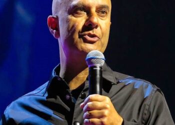 Robin Sharma, escritor canadiense, 62 años, sobre el «Club de las 5 de la mañana»: así funciona la regla de los 20 minutos