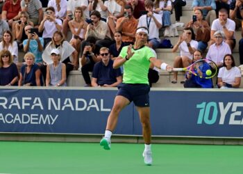 Nadal volvió al tenis después de dos años: jugó una exhibición junto a varias estrellas y dijo «algo único por lo mal que me veo»