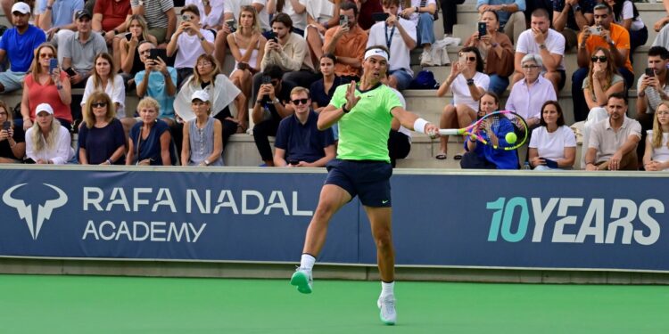Nadal volvió al tenis después de dos años: jugó una exhibición junto a varias estrellas y dijo «algo único por lo mal que me veo»