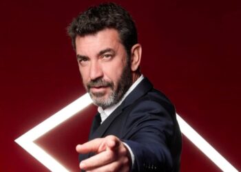 Arturo Valls, 51 años: «Estoy notando la crisis de los 50. He empezado a mirar atrás, a lo que he hecho y he sido. Ahora mi idea es elegir cosas muy puntuales, pequeñas y me veo bajando muchísimo el ritmo»