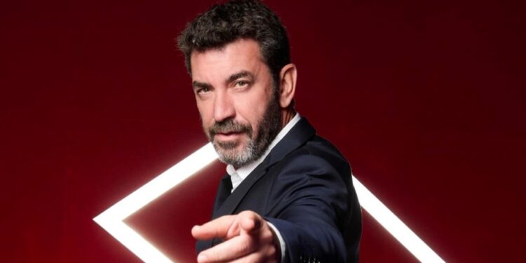 Arturo Valls, 51 años: «Estoy notando la crisis de los 50. He empezado a mirar atrás, a lo que he hecho y he sido. Ahora mi idea es elegir cosas muy puntuales, pequeñas y me veo bajando muchísimo el ritmo»